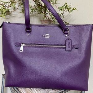 Gorgeous purple leather Coach style tote purse. Purple lining.